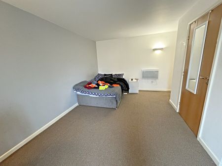 2 Bedroom Apartment - Photo 3