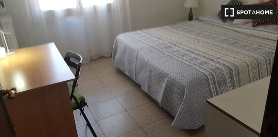 barcelona, Catalonia 08013 - Photo 2