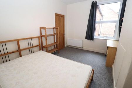 4 bedroom terraced house to rent - Photo 3