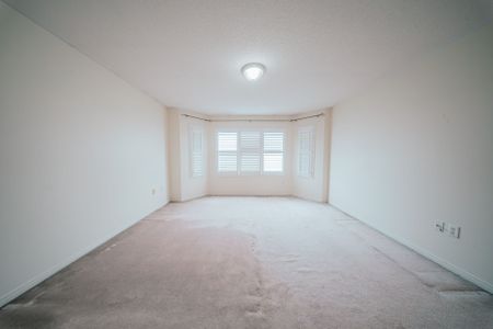 For Lease - 26 Peacock Crescent, Ajax, Ontario - Photo 2