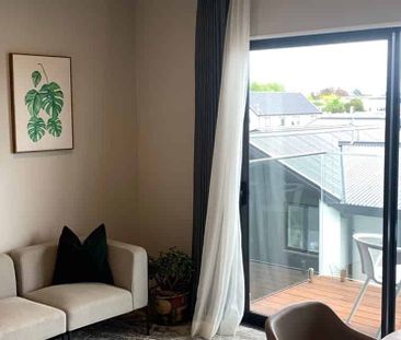 Whitewood Suites - Fully Furnished One Bedroom City Apartment - Photo 1