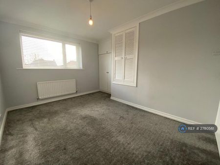 2 bedroom semi-detached house to rent - Photo 4