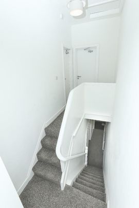 5 bedroom House To Let Total Size: 1174 SQ FT - Photo 1
