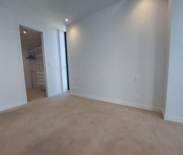 Apartment with Carpark in Epsom - Photo 2