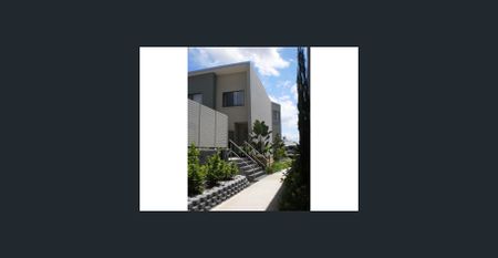 Split level 3 bedroom townhouse - Photo 5