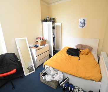 6 bedroom terraced house to rent - Photo 4