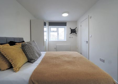 1 bedroom in a house share to rent - Photo 3