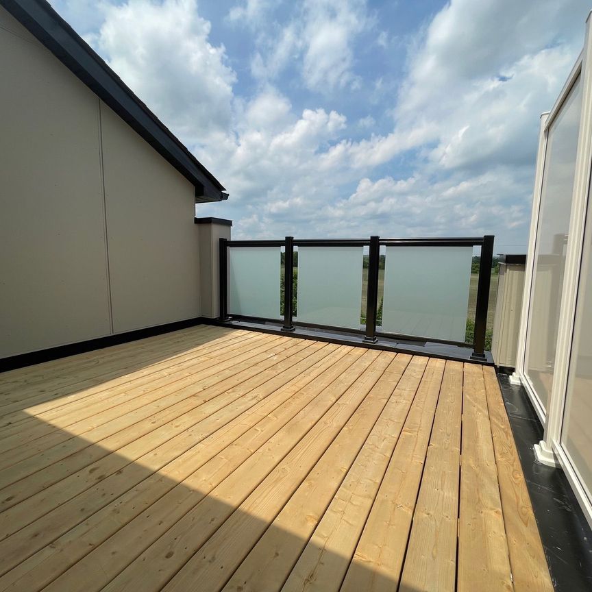 For Lease - 3165 Elgin Mills Road, Markham, Ontario - Photo 1