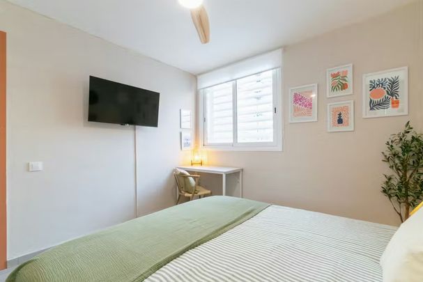 Gran Via de Carles III, Barcelona, Catalonia 08028 - Foto 1