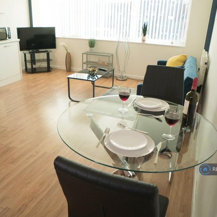 Studio to rent - Photo 1