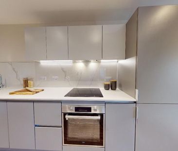 3 bedroom flat to rent - Photo 4