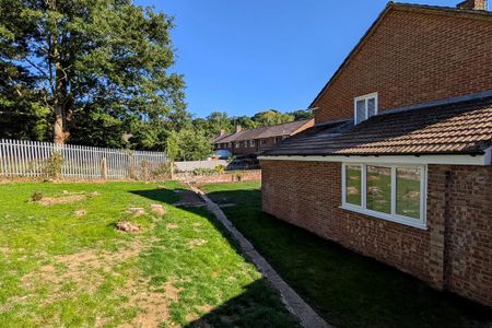 3 bedroom semi-detached house to rent - Photo 3