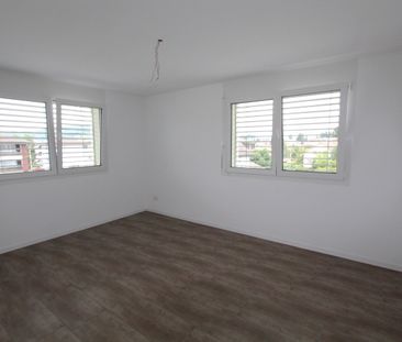 Moderne und helle 4,5-Zimmerwohnung mit eigenem Waschturm, Waschrau... - Photo 1