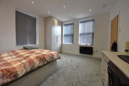 1 bedroom Flat in Cardigan Road, Leeds - Photo 4