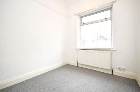 4 bedroom terraced house to rent - Photo 3
