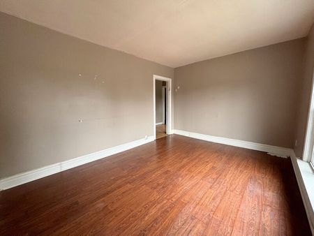 $1,599 / 3 br / 1 ba / 82 1/2 Grey st - Photo 2