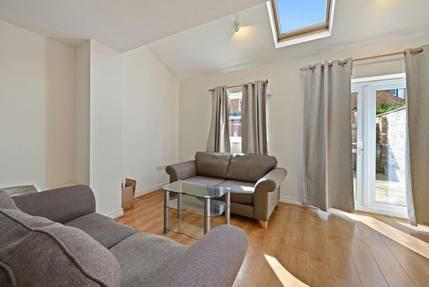 6 Bed Student Accommodation - Photo 1