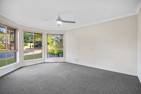 Spacious Family Home in Convenient Location - Photo 4