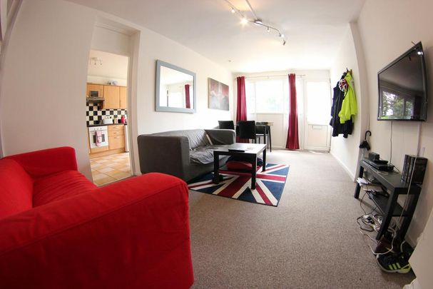 1 bedroom in a flat share to rent - Photo 1