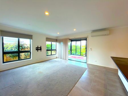 IMMACULATE 3 BEDROOM HOME WITH GARDEN PACKAGE INCLUDED! - Photo 3