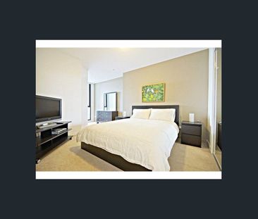 Stylish Fully Furnished Two-Bedroom Apartment with Stunning Harbour Views - Photo 4