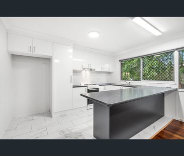 126 Cameron Parade, Wynnum, Qld 4178 - Photo 2