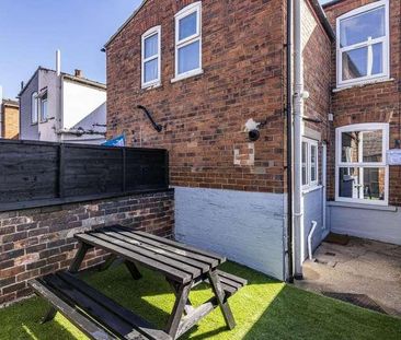 Thesiger Street, - Bed, LN5 - Photo 1