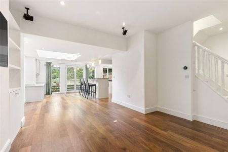 4 bedroom terraced house to rent - Photo 3