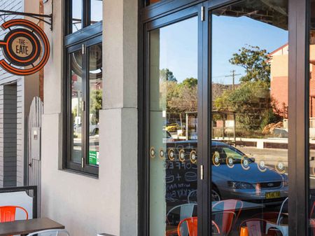 Top-floor retreat in a prized Dulwich Hill pocket - Photo 2