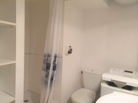 NIMES CENTRE VILLE GAMBETTA - Location Meublée T3 45 m2 RDC, - Photo 3