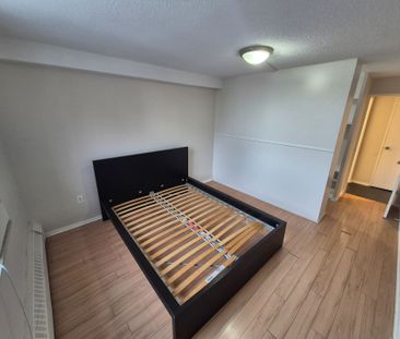 For Lease - 270 Palmdale Drive Unit# 305, Toronto, Ontario - Photo 2