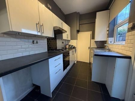 3 bedroom terraced house to rent - Photo 5