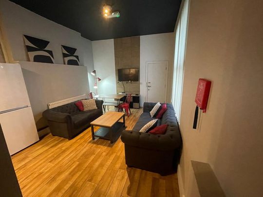 9 bedroom semi-detached house to rent - Photo 1