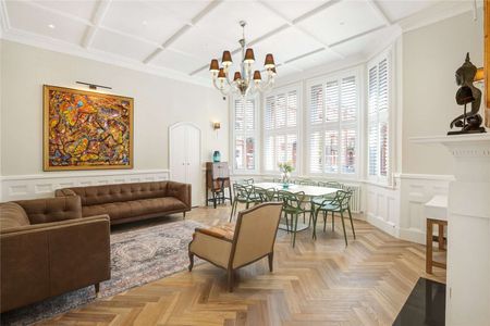 A stunning three-bedroom apartment, situated on the raised ground floor of an impressive red-brick building in South Kensington, benefitting from wooden floors and a private entrance. - Photo 4