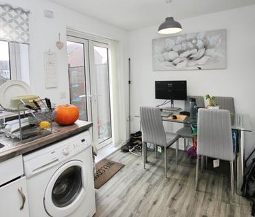 3 bedroom semi-detached house to rent - Photo 2