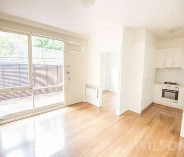7/12 Robe Street, St Kilda VIC 3182 - Photo 2