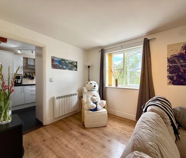 2 bedroom flat to rent - Photo 2