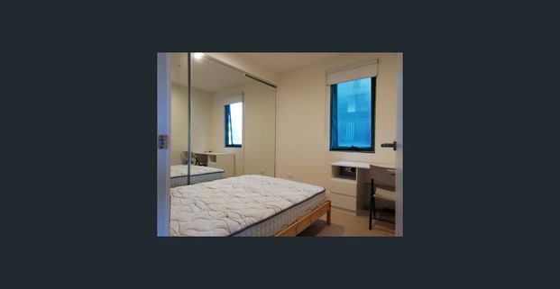 A home by the beautiful Box Hill Garden - Photo 1