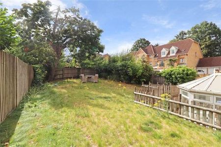 Woking, Surrey, GU22 - Photo 5