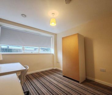 3 bedroom apartment to rent - Photo 4