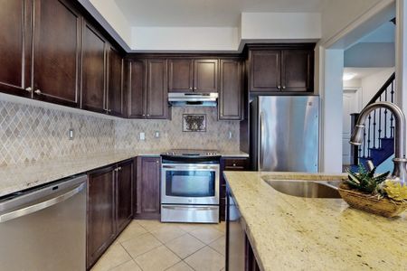 For Lease - 166 Verdi Road, Richmond Hill, Ontario - Photo 5