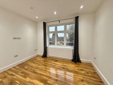 5 bedroom semi-detached house to rent - Photo 4