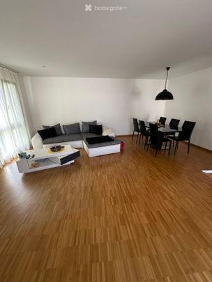 Grosszügige 4.5-Zimmer-Wohnung mit Balkon und schöner Aussicht in Schwyz - Photo 1