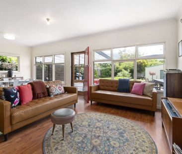 CHARM AND SPACE ON MURRAY STREET **12 month lease** - Photo 2