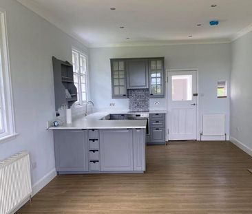 4 bedroom semi-detached house to rent - Photo 5