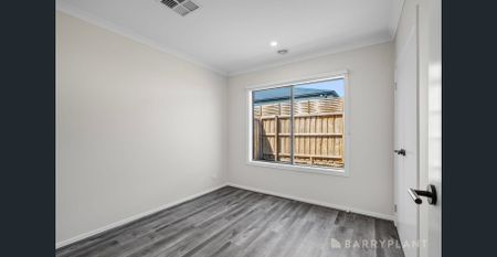 IMPRESSIVE RIVERWALK RESIDENCE WITH QUALITY FEATURES THROUGHOUT - Photo 4