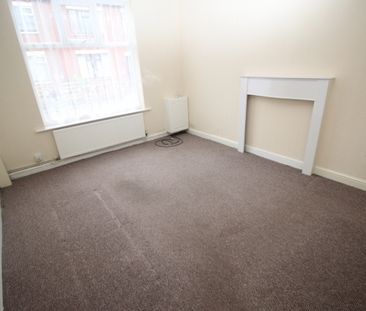 3 Bedroom Terraced House - Photo 3