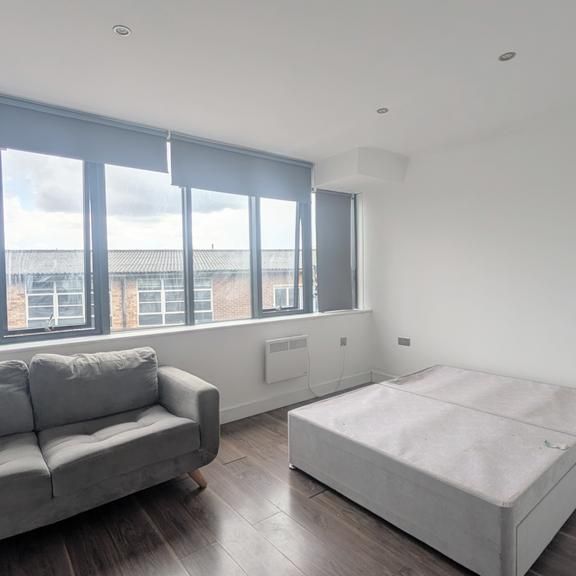 Studio to rent - Photo 1