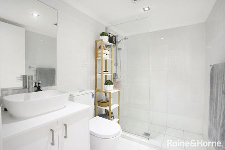 Peaceful, leafy & convenient location - Photo 2