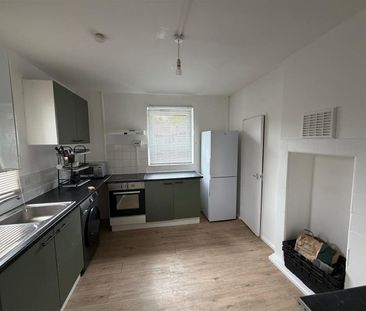 4 Bed Maisonette, Rogers Road, E16 - Photo 5